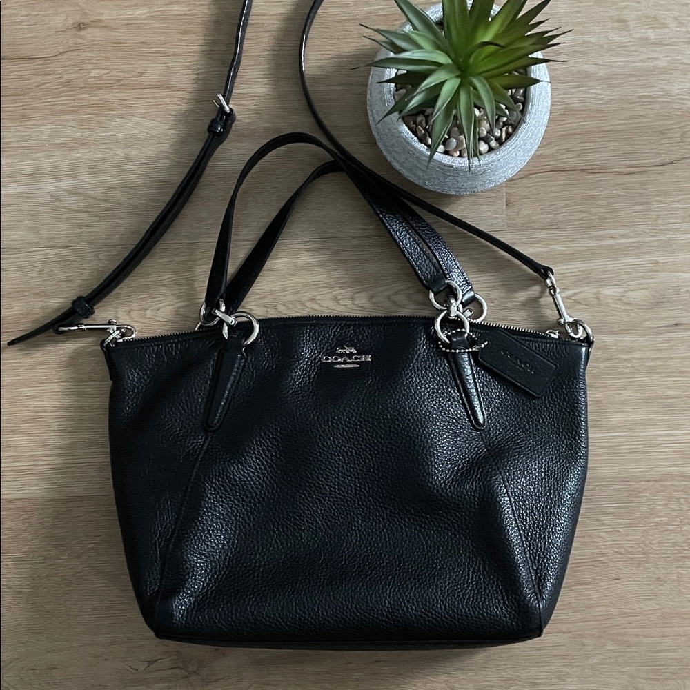 Coach. Kelsey Crossbody